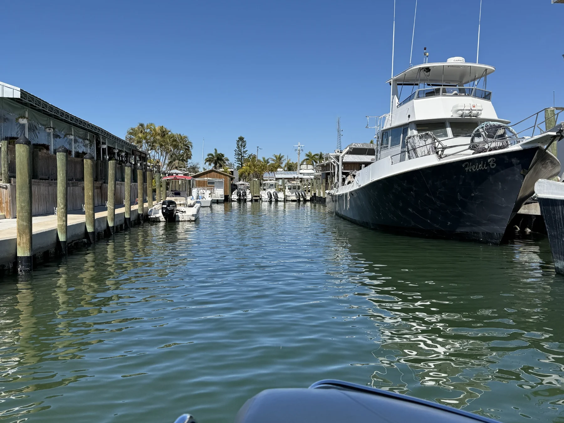 Waterfront setting for dock and dine restaurants near Anna Maria Island